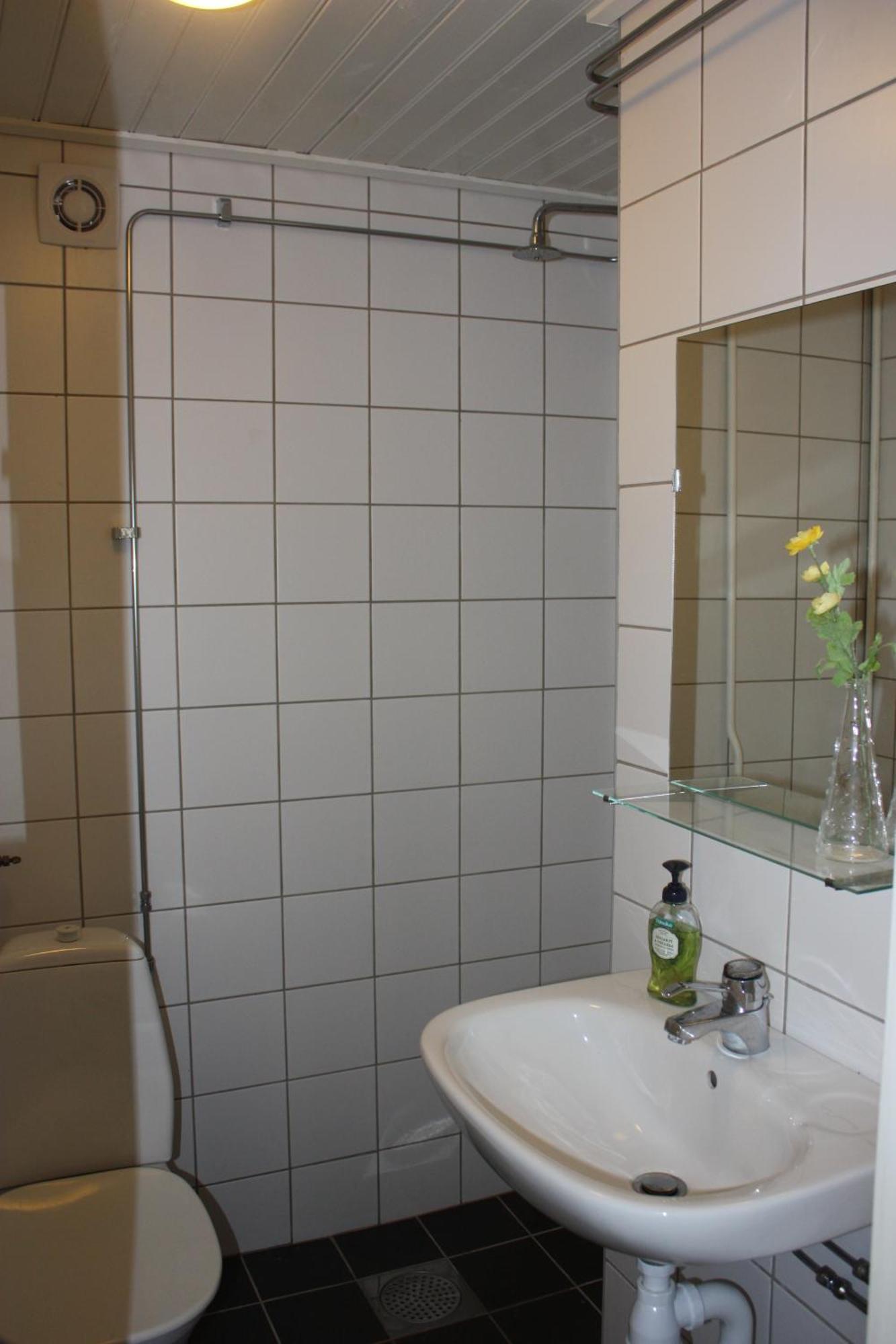 Oesjoenaes Hotel Tived Bagian luar foto
